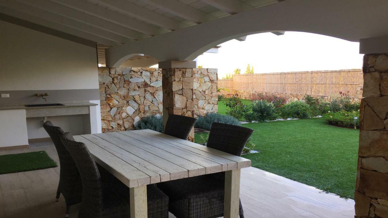 Residence Elegance Ville Ed Appartamenti A Porto Pino Zewnętrze zdjęcie